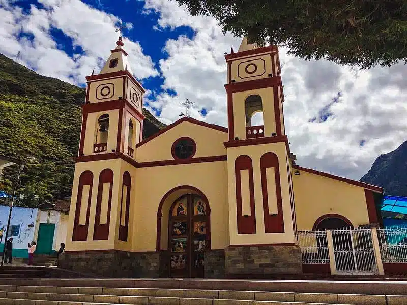 marcapomacocha-church-iziperu