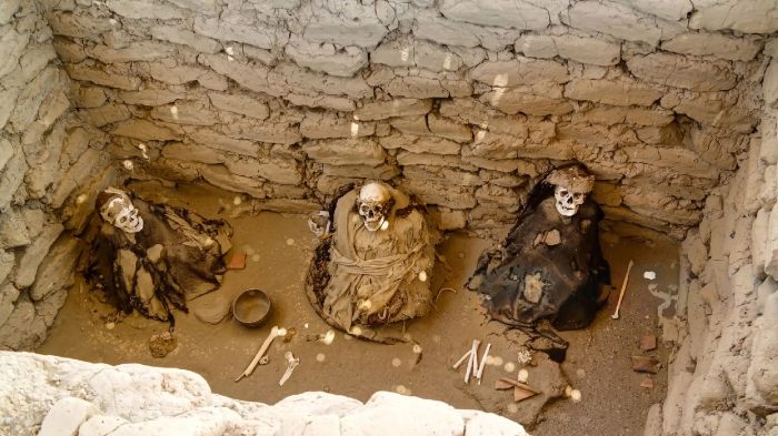 nazca-burial-site-journey-tour-iziperu